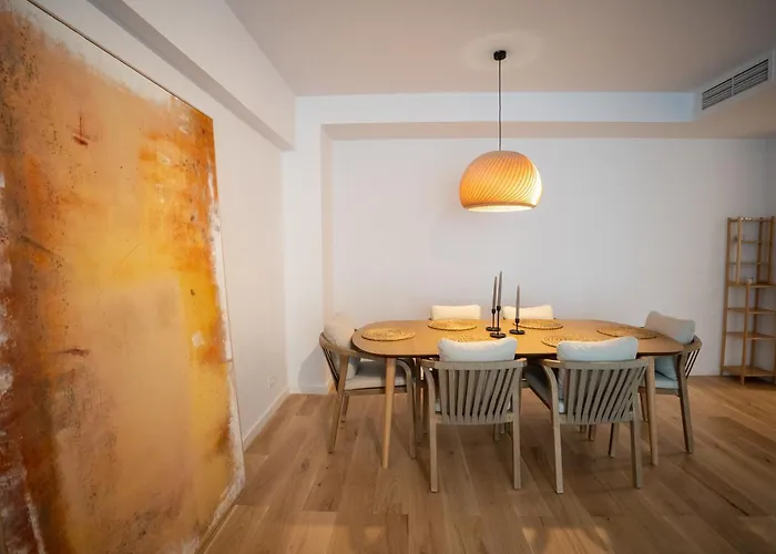 The Level Sanctuary: Free Parking & Netflix 布加勒斯特