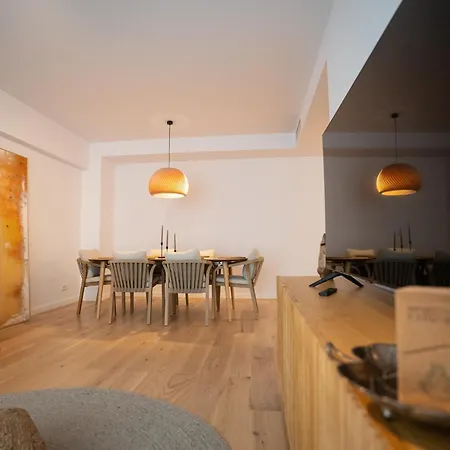 The Level Sanctuary: Free Parking & Netflix Boekarest