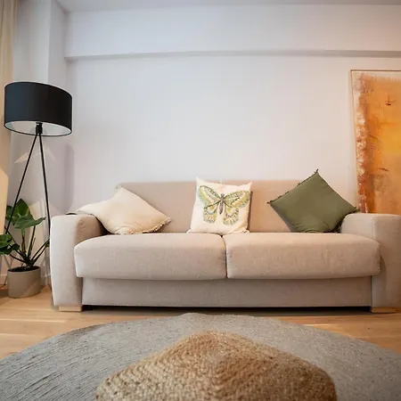The Level Sanctuary: Free Parking & Netflix * Bucharest