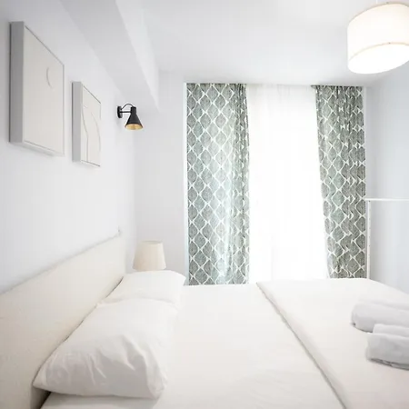 The Level Sanctuary: Free Parking & Netflix Apartment Bucharest