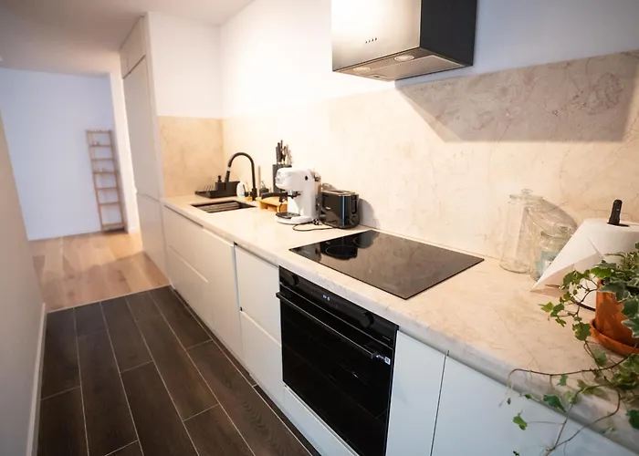 The Level Sanctuary: Free Parking & Netflix Bukarest