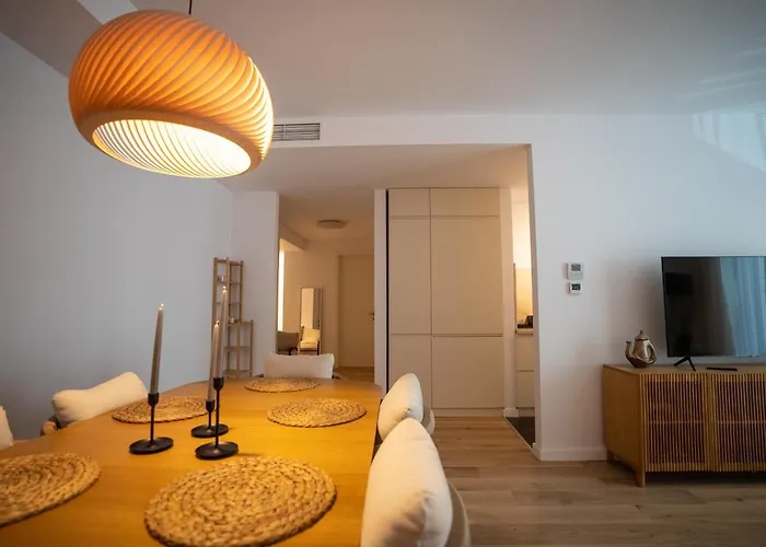 The Level Sanctuary: Free Parking & Netflix Apartment Bukarest