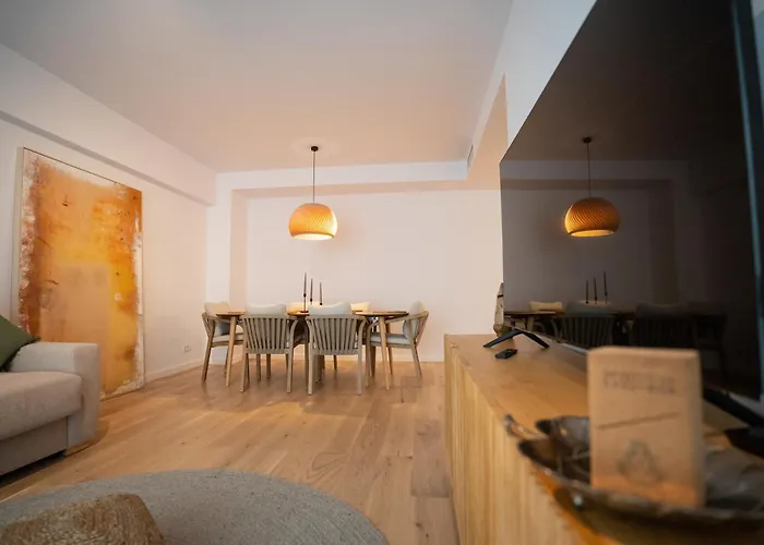 The Level Sanctuary: Free Parking & Netflix Bukarest