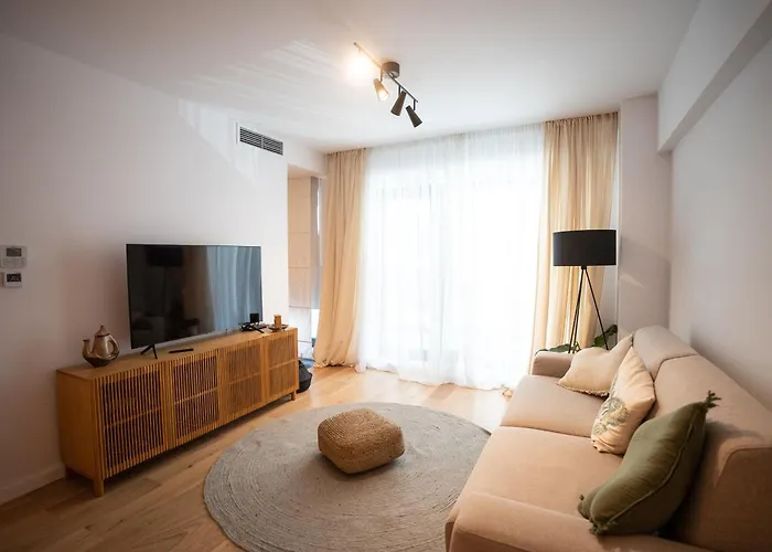 The Level Sanctuary: Free Parking & Netflix Apartment