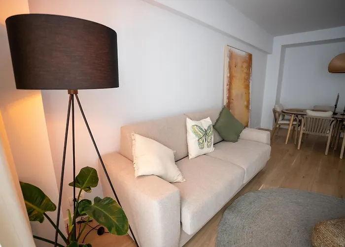 The Level Sanctuary: Free Parking & Netflix Βουκουρέστι
