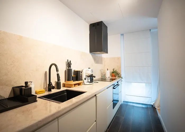 The Level Sanctuary: Free Parking & Netflix Apartment *