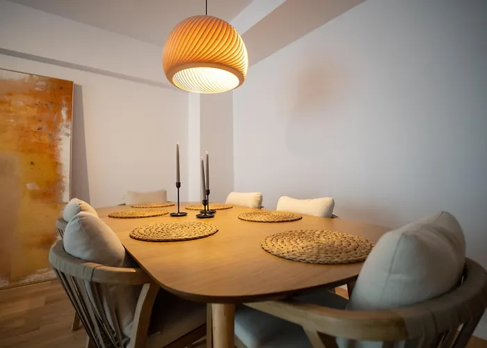 The Level Sanctuary: Free Parking & Netflix Apartment