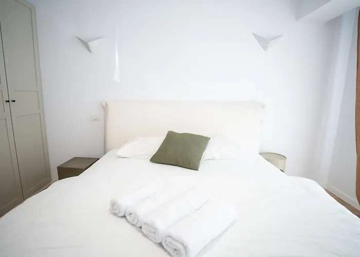 The Level Sanctuary: Free Parking & Netflix Apartment Bukarest