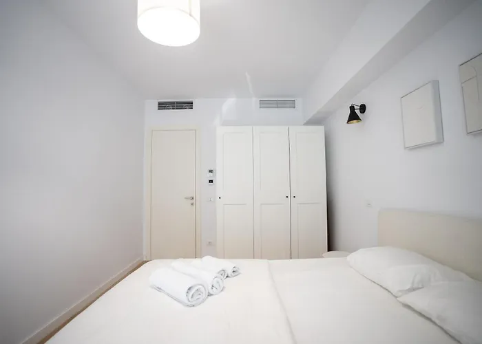 The Level Sanctuary: Free Parking & Netflix Apartment *