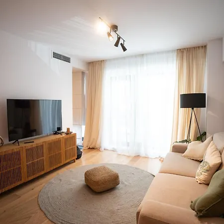 The Level Sanctuary: Free Parking & Netflix Apartment