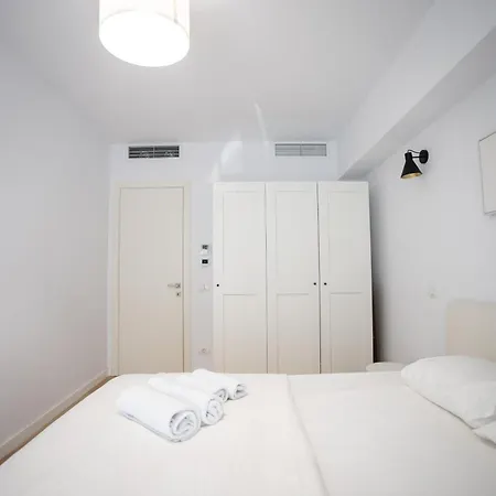 The Level Sanctuary: Free Parking & Netflix Apartment *